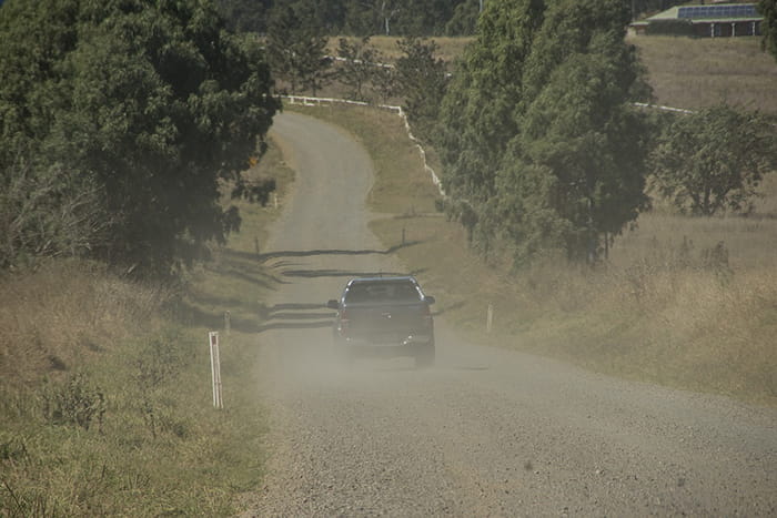 Resina de polímero para controle de poeira rodoviária